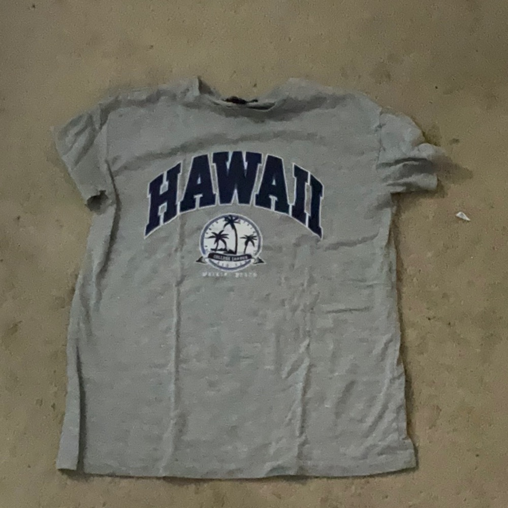 A tee clean and no stains perfect condition